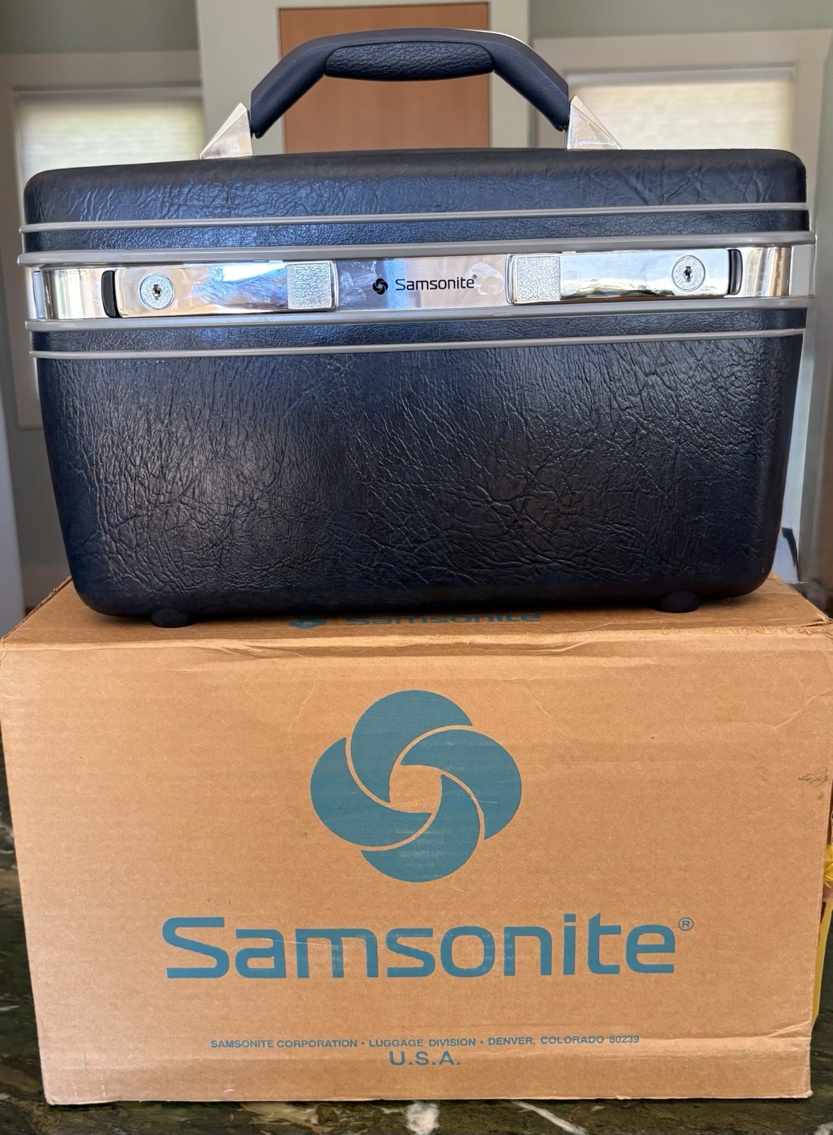 New In Box Vtg Samsonite Vanity/Train/Beauty Case PROFILE II Marina Blue w/Keys