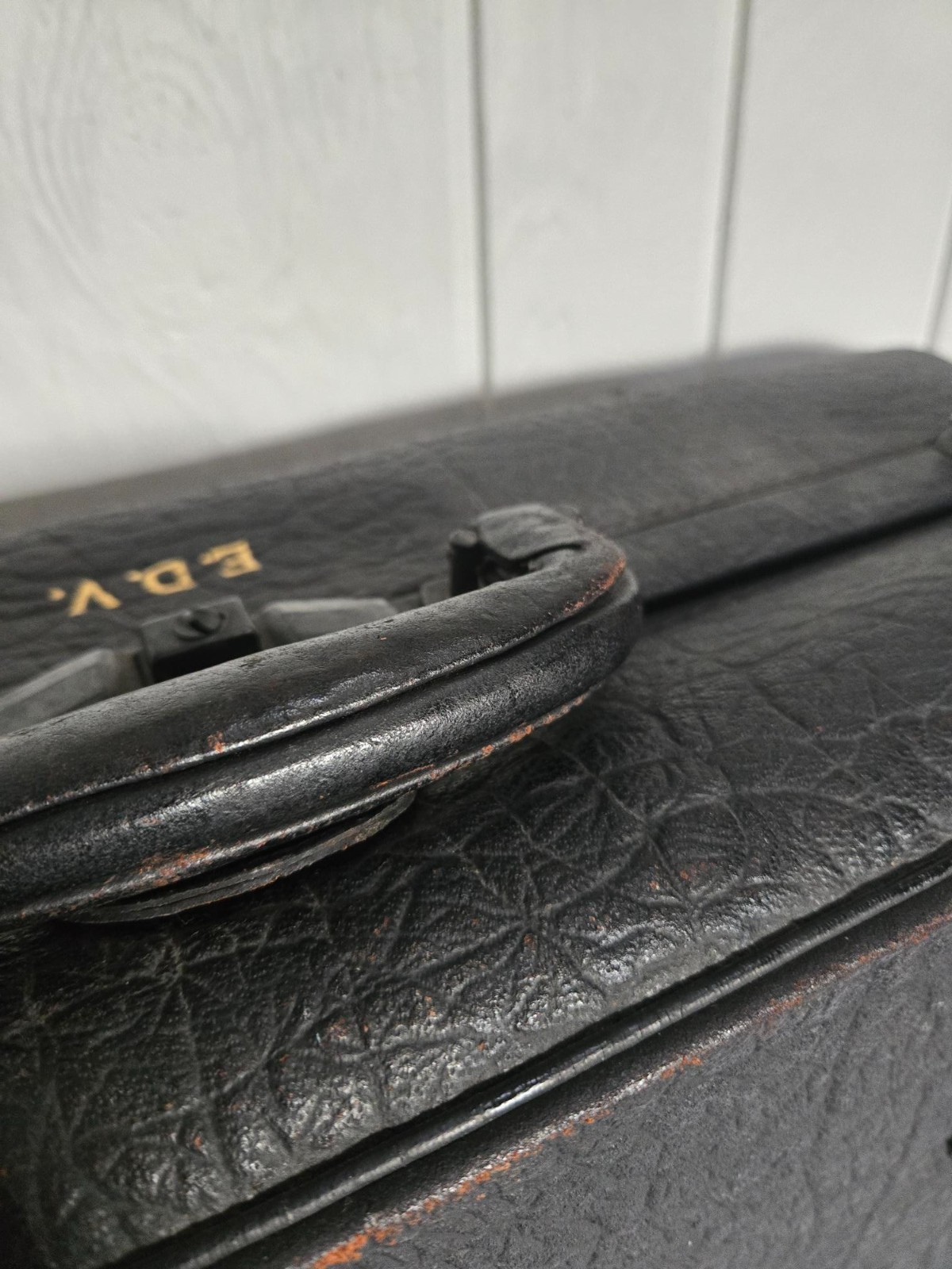Antique Vintage 1930’s Black Leather Suitcase Luggage 25″L x 14″H x 8″D