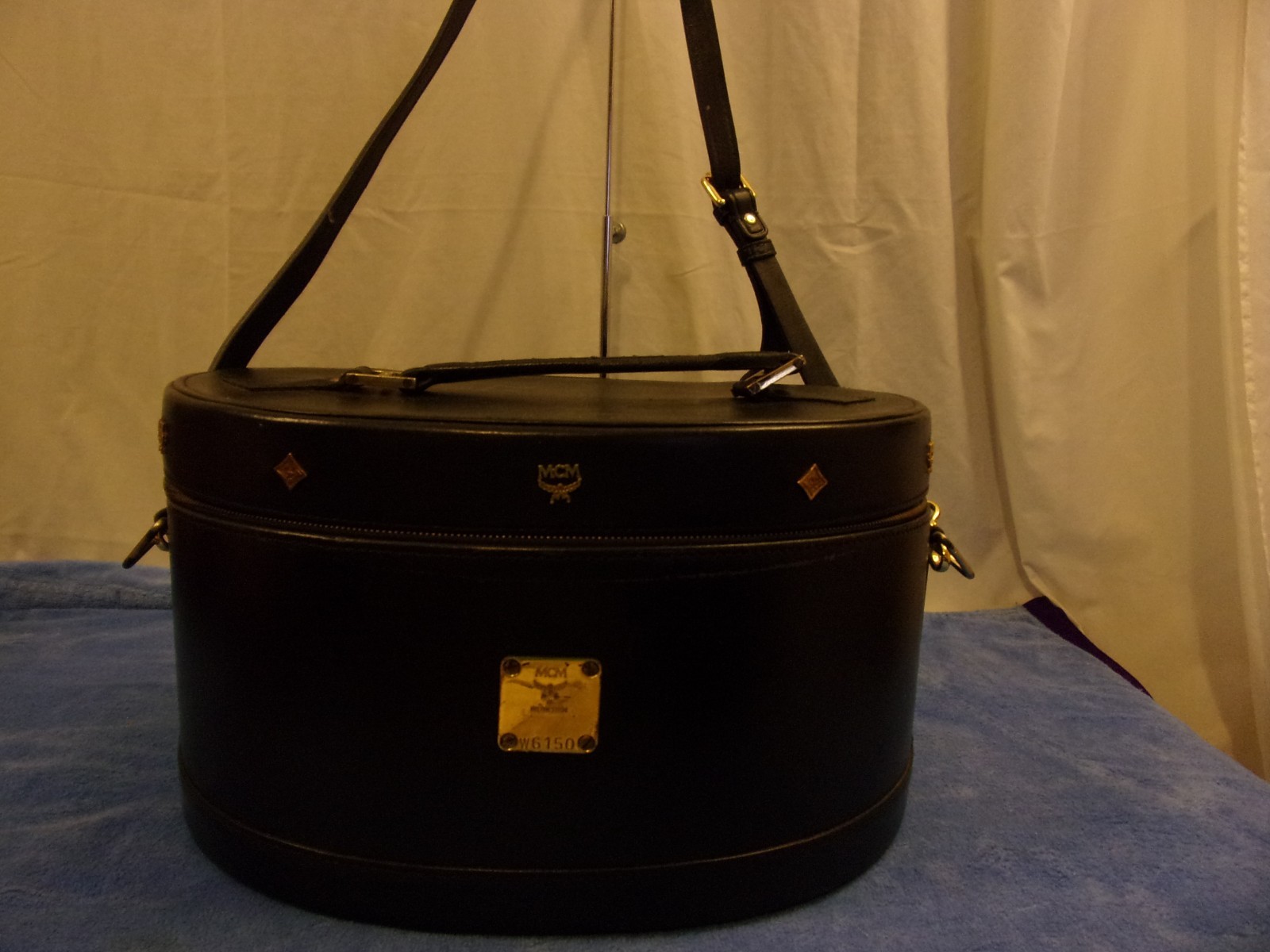 MCM Black Leather Kidney Shaped Train Case – Leather – Made in Germany – Vintage