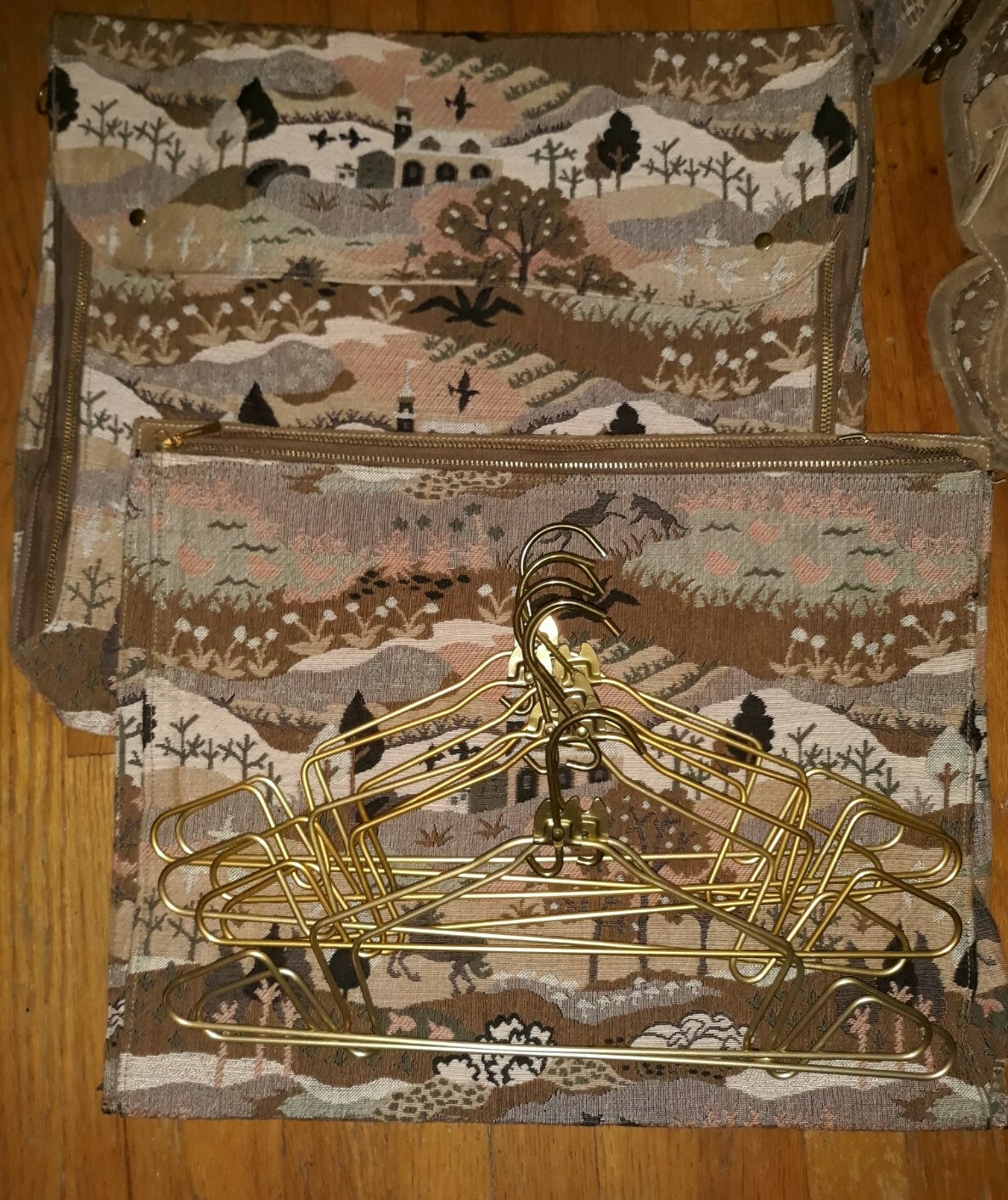 The French Company COUNTRYSIDE Floral Tapestry 5 Piece Luggage Set with Hanger