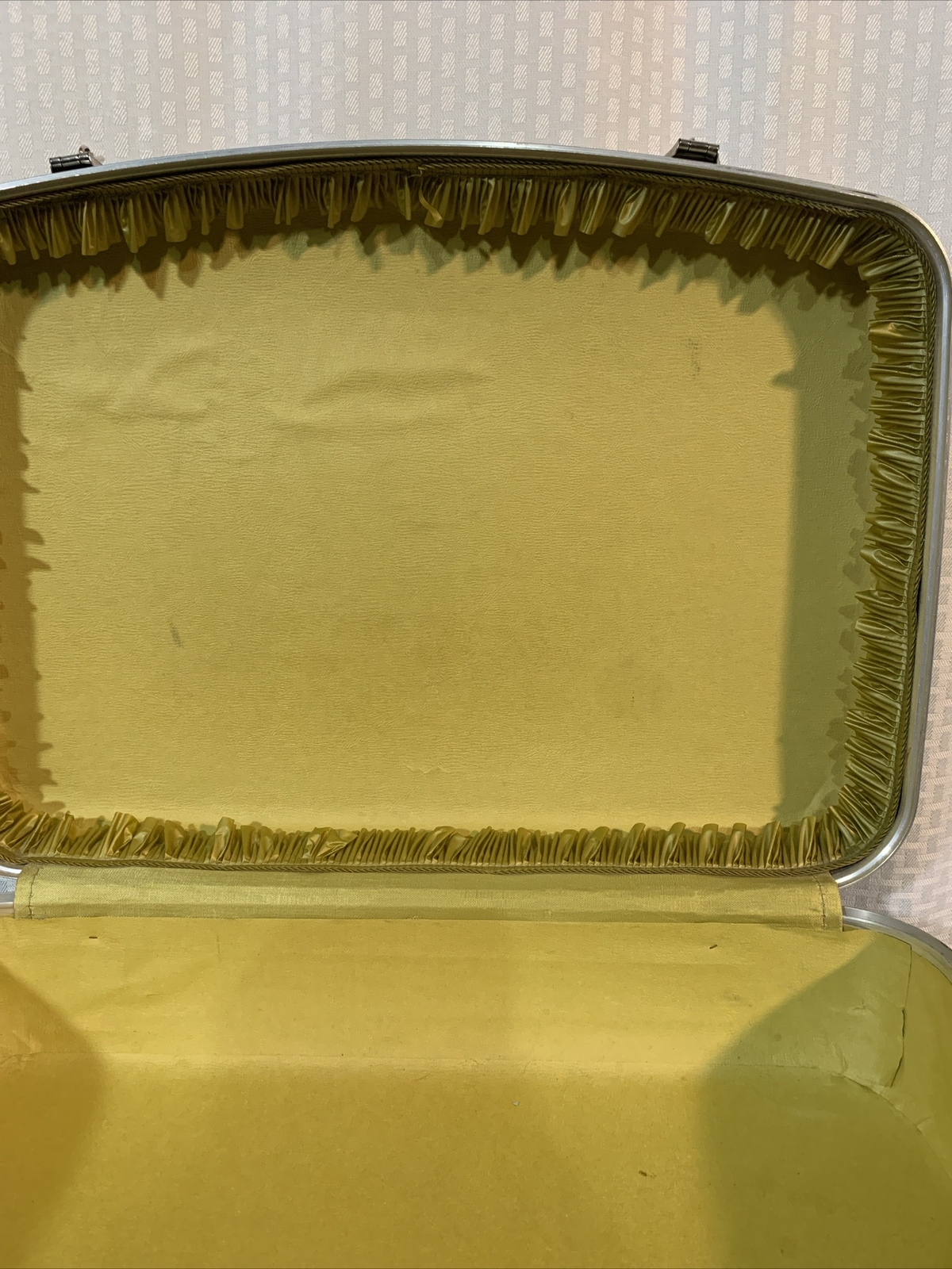 Vintage 2 Piece Train Case Avocado Green Suitcases 20.5” X 14” & 23.5” X 16”