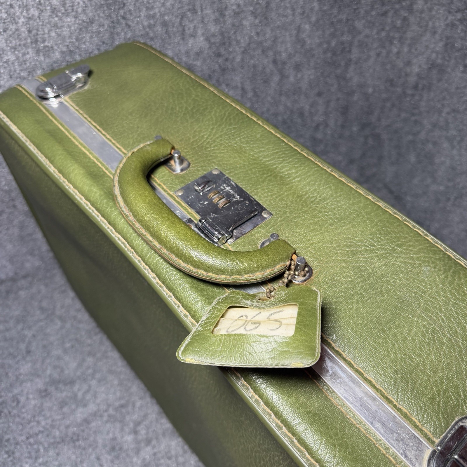 Vintage Ventura Travelware Hard Green Suitcase Retro Luggage 29.5×20″ Locking