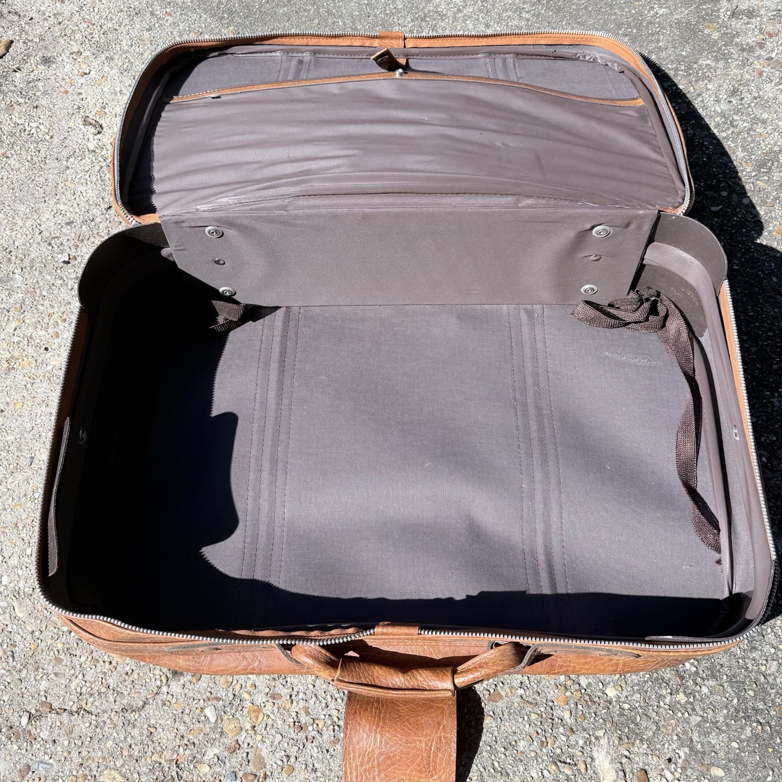 Vintage World Traveler Brown Leather Style Suitcase Carry On Locking Zipper