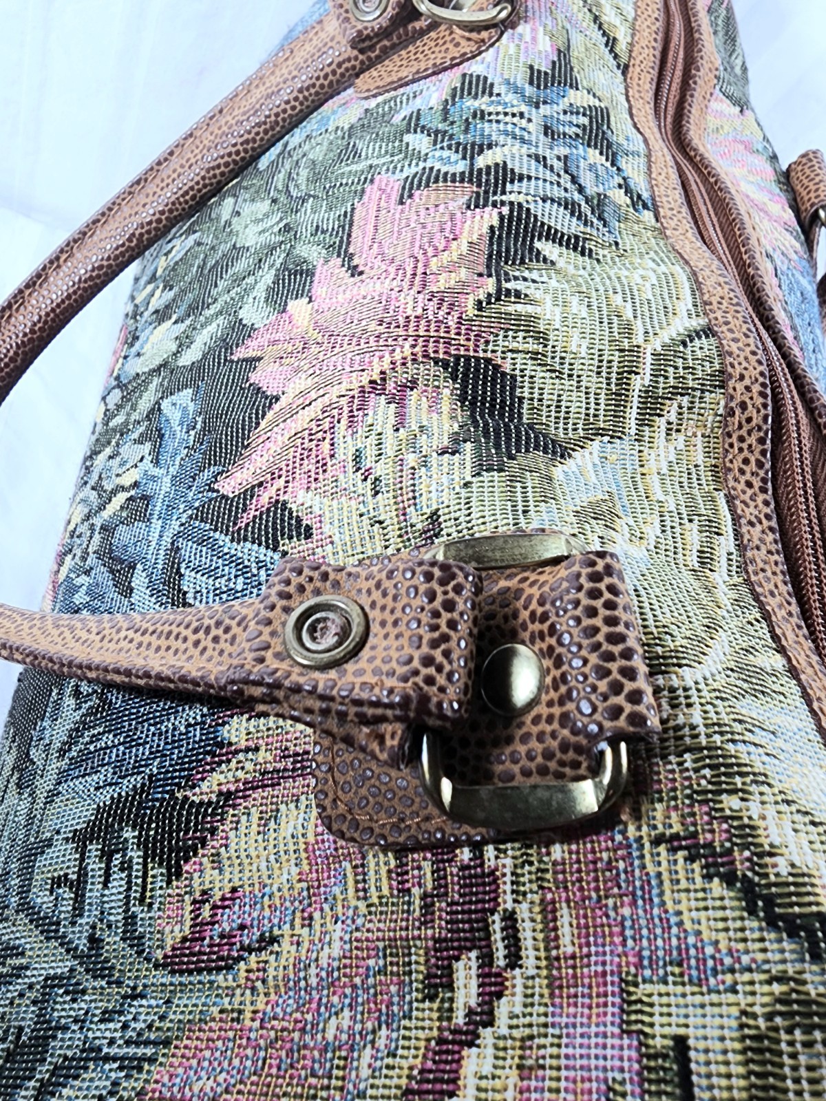 Vtg Sasson luggage Tapestry Fabric with Brown Trim Duffle Carry On Travel Bag