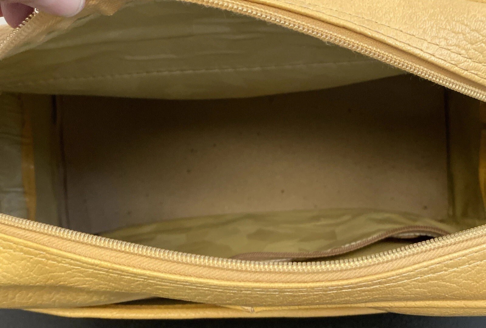 SEARS VINTAGE RETRO 1960’S Yellow Gold VINYL CARRY ON TRAVEL BAG