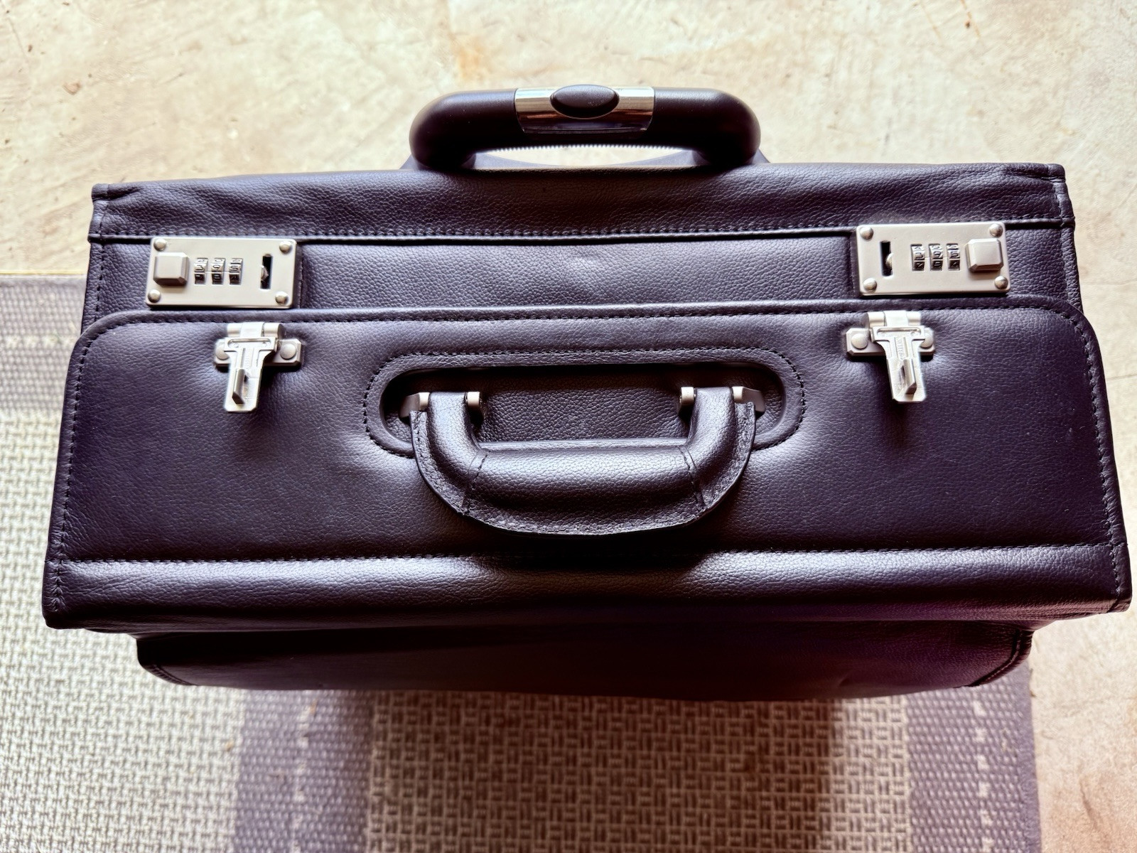 Amerileather Leather Rolling Computer Friendly Catalog Case Black Never used!