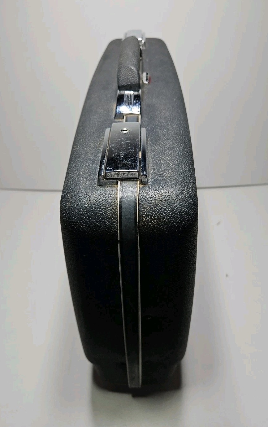 Briefcase Vintage Sears Forecast Gray – great condition No Keys