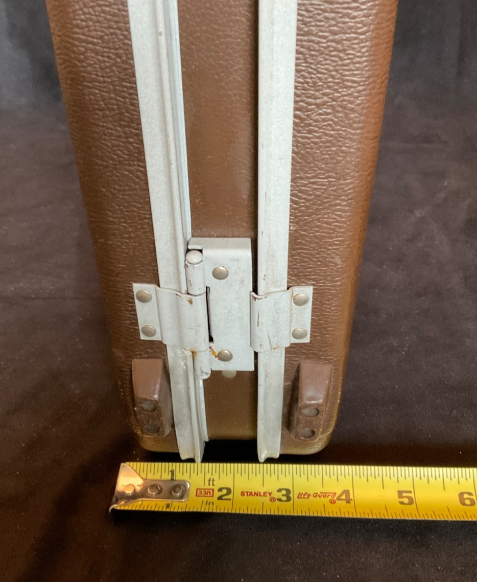Vintage Samsonite Slim Hardshell Briefcase with 2 keys