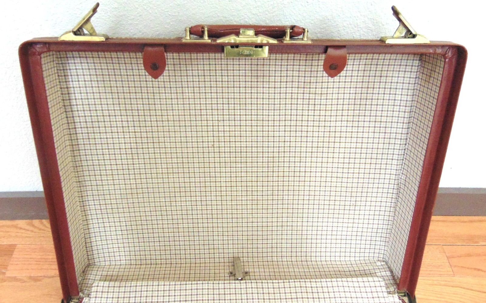 Vtg Brown Leather Suitcase 1940s Luggage w/Plaid Cotton Lining 18x24x9 VGC
