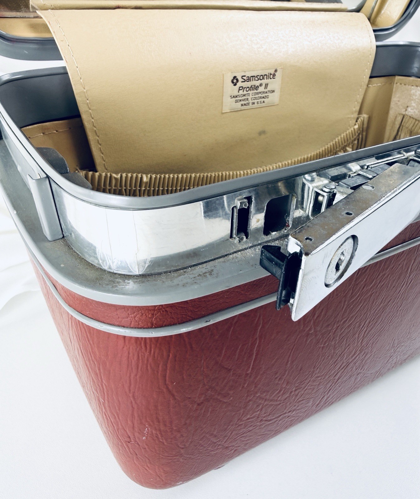 Vintage SAMSONITE PROFILE II Train Case Cosmetic Suitcase Burgundy (NO KEYS)
