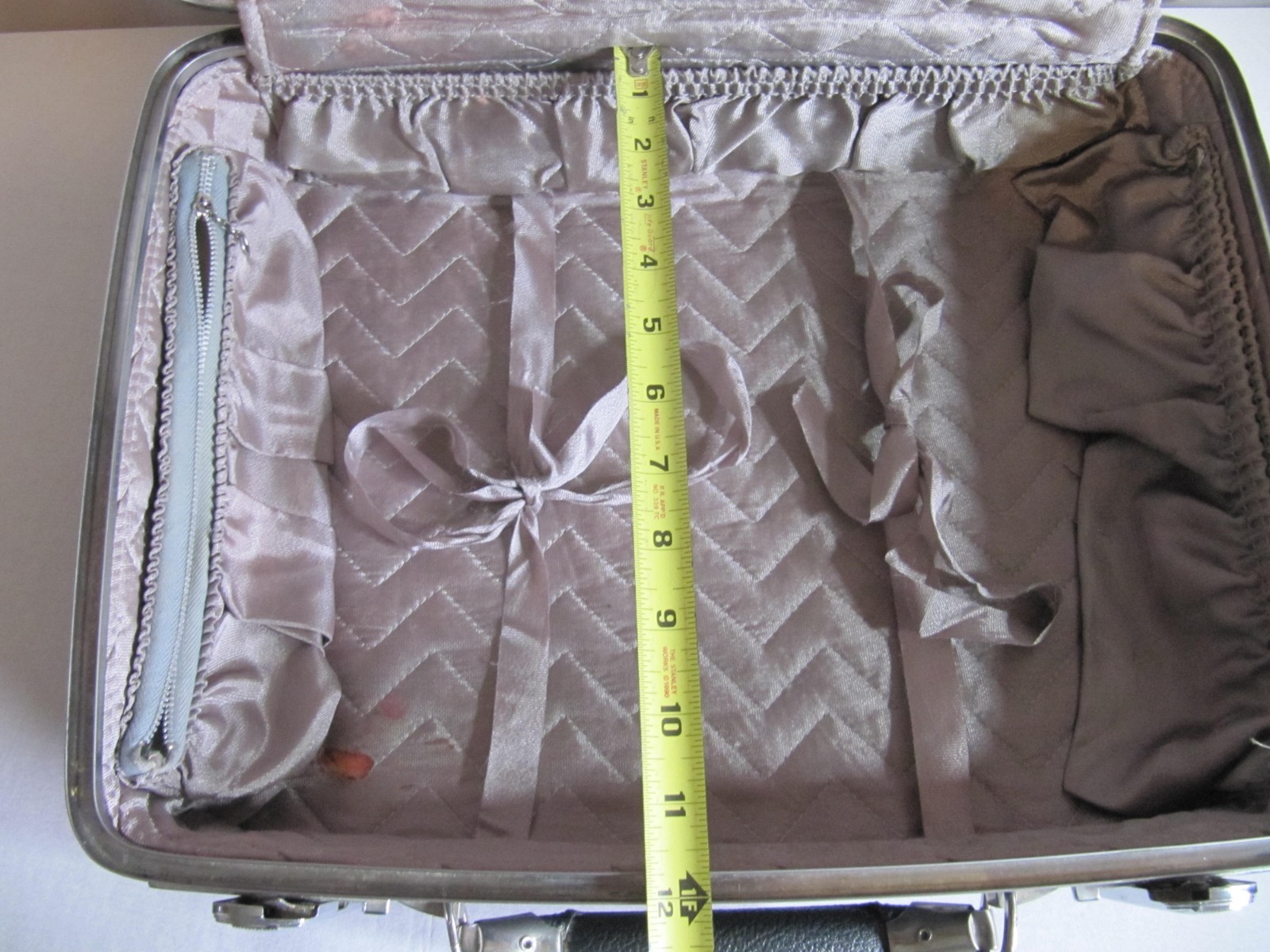 VTG American Tourister Tri-Taper Black Hard shell Suitcase Luggage-16x6x12-w/Key