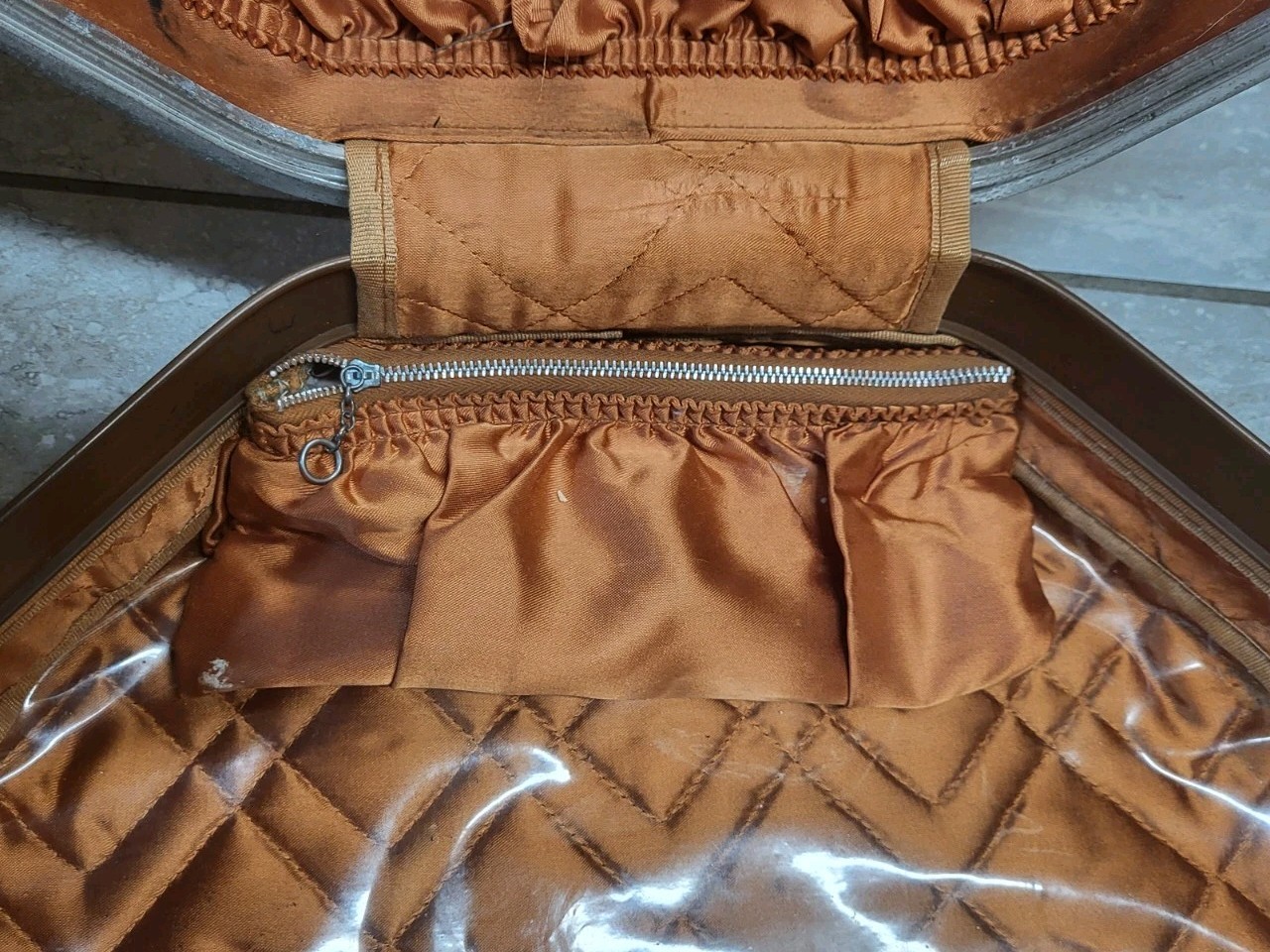 Vintage JETLINER Octagon Travel Suitcase Vanity With 2 Keys. Mirror 1960s, WORKS