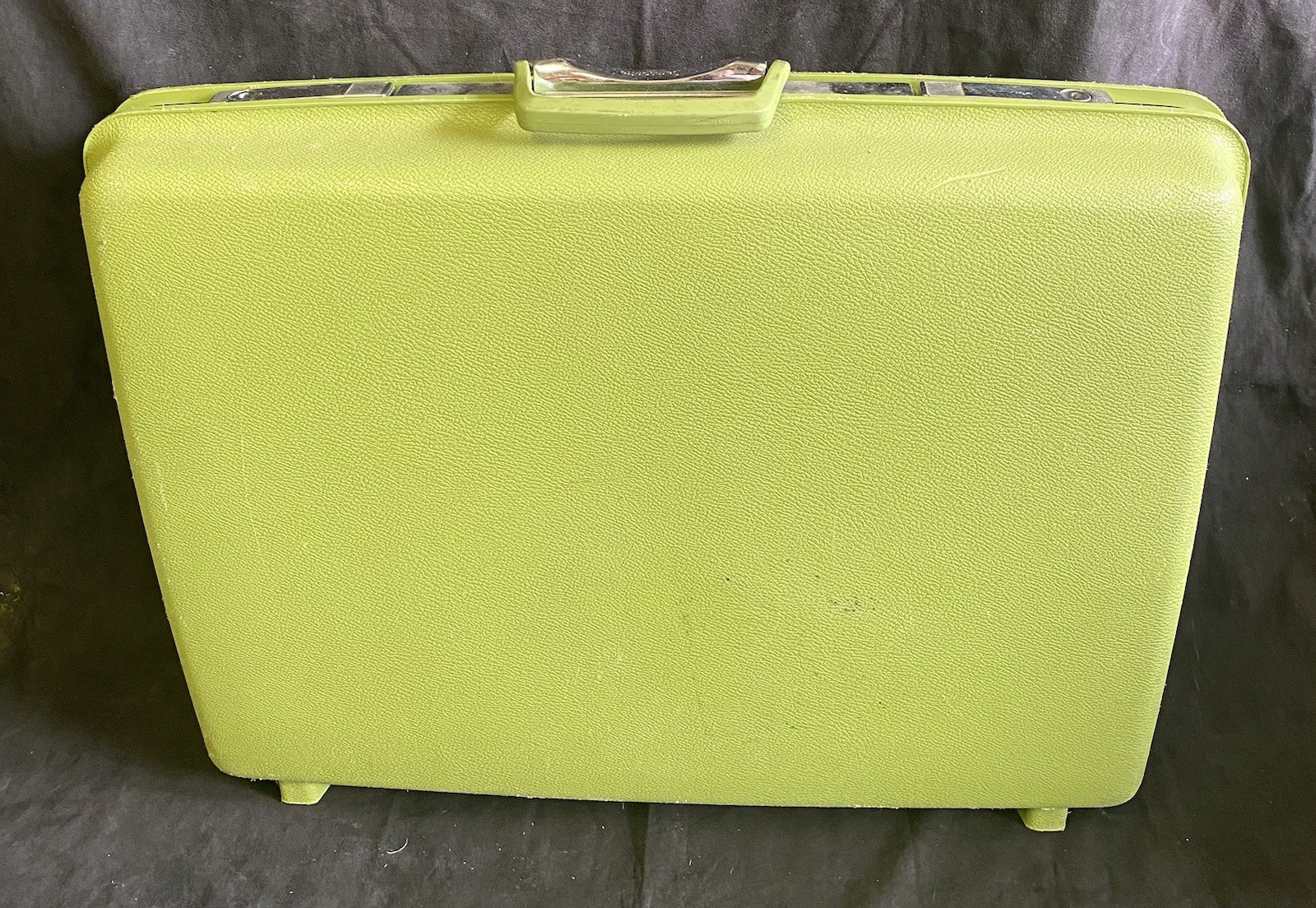 VTG Pair of Samsonite Saturn Avocado Lime Green Hard Shell 24” and 22″ Suitcases