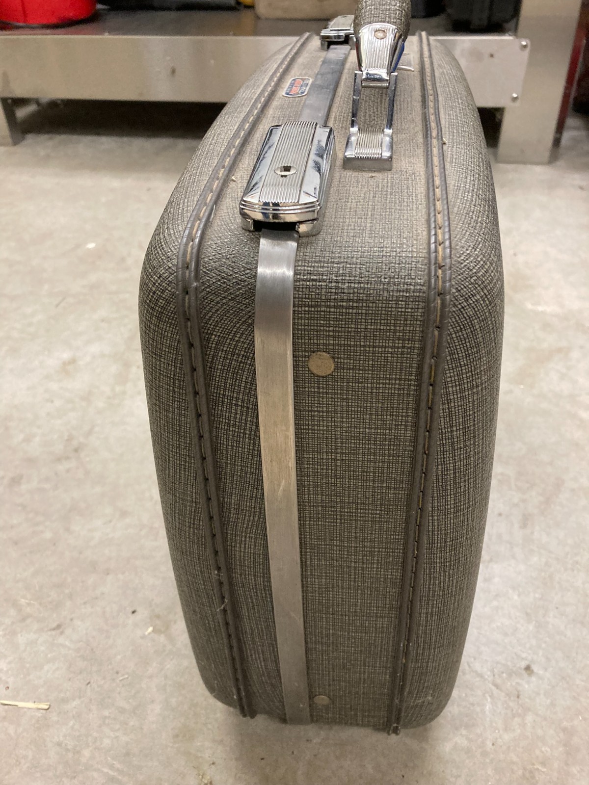 Vintage Gray Traincase by American Tourister – Cosmetics Travel Case- no key