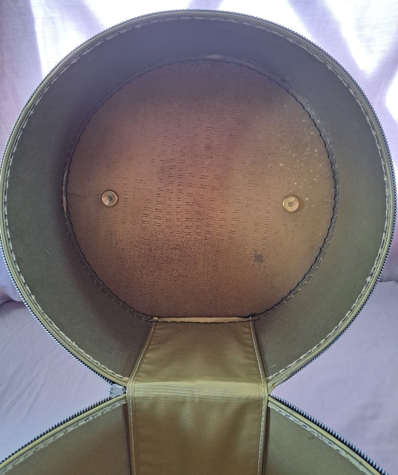 Vintage Round Hat Box Faux Croc Zippered Travel Case w/ Interior Stand-G to VG