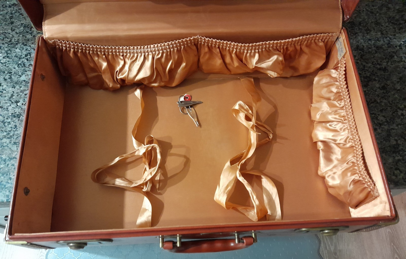 Maximillion NY Brown Leather Suitcase Vintage Hardcase 21x13x6.5