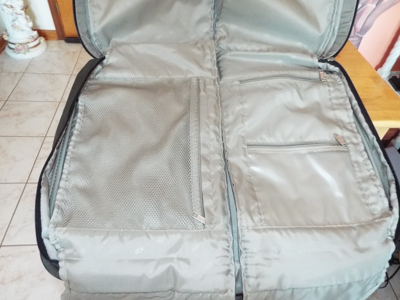 VINTAGE AMERICAN TOURISTER GREEN GARMET BAG, W/ TRAVEL TAG, 23″ X 19″