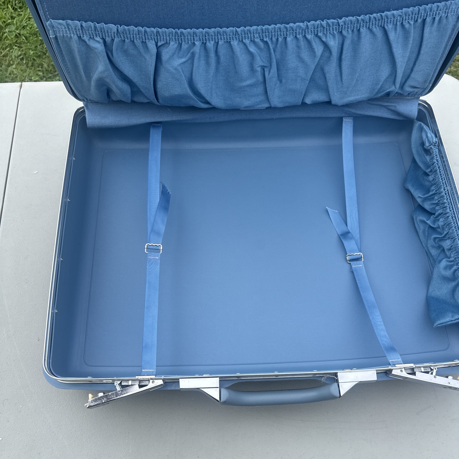 VTG Samsonite Montbello II Hardshell Blue Suitcase 24” X 19” X 6” MCM No Key