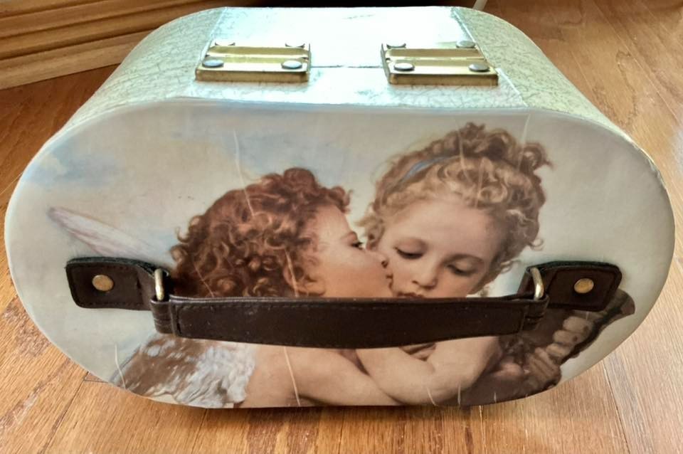 Vintage Oval Travel Makeup Cosmetic Vanity Case with Mirror Angels on Top