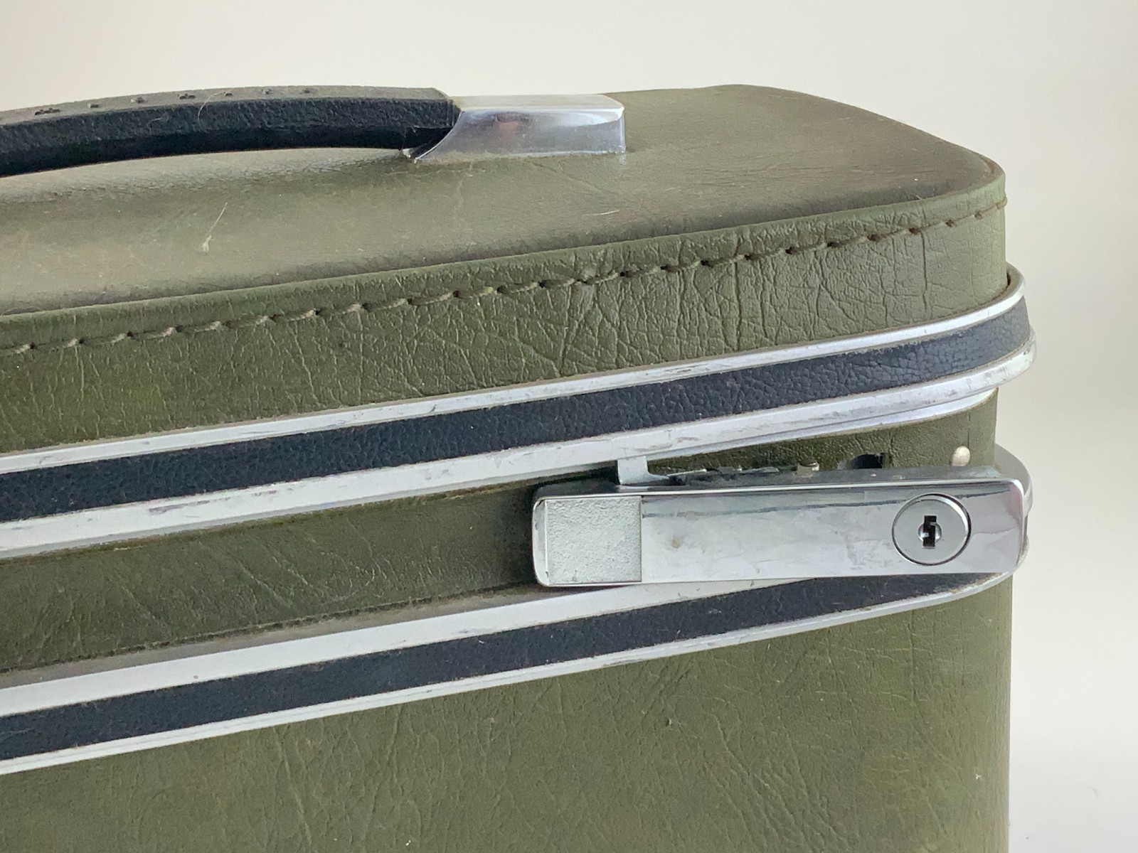 Vintage 1960s Samsonite Hard Shell Train Case Olive Green Pattern Liner KK243