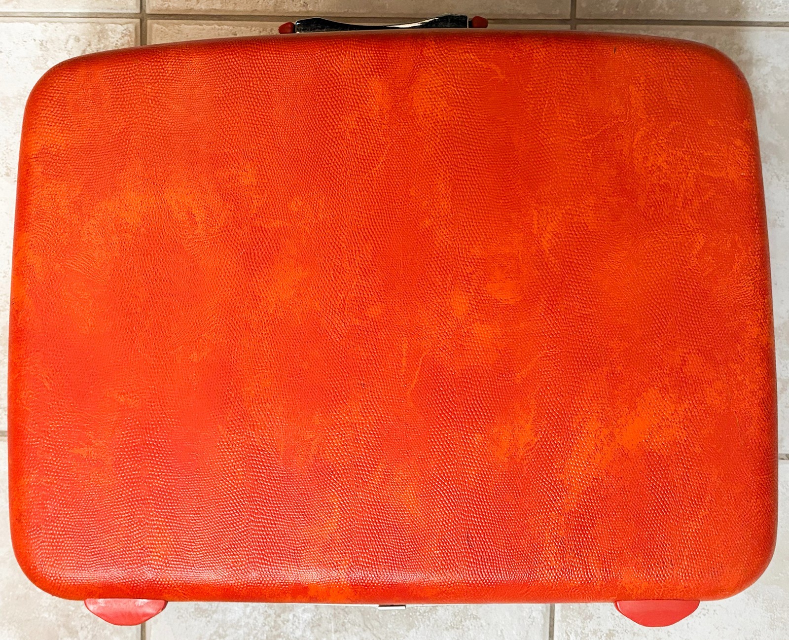 Orange Silhouette Samsonite Vintage Suitcase Hard Shell Approx 20x15x6″ w/ Keys