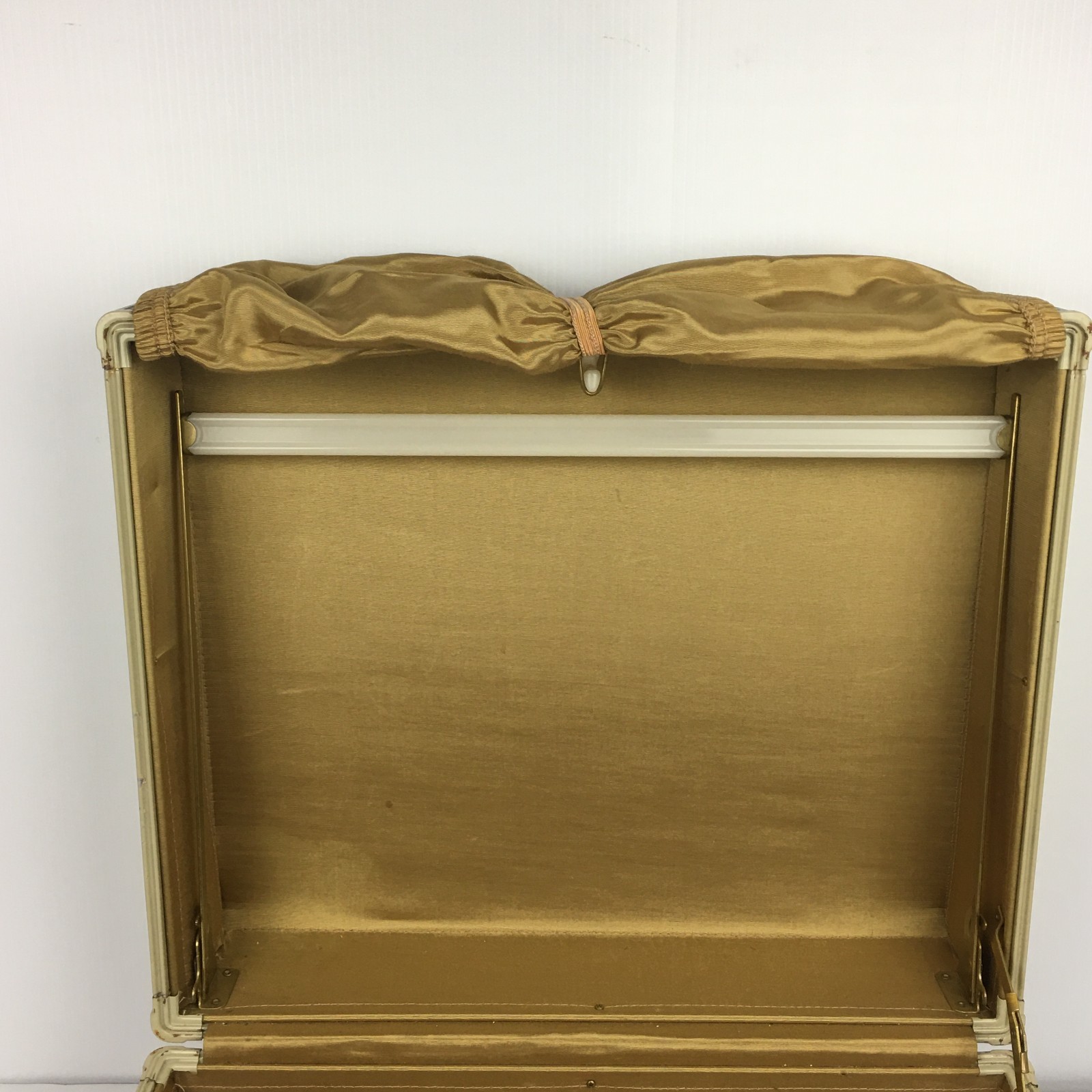 Samsonite Shwayder Streamlite Suitcase Excellent INTERIOR Marbled 21″ Vtg Cream