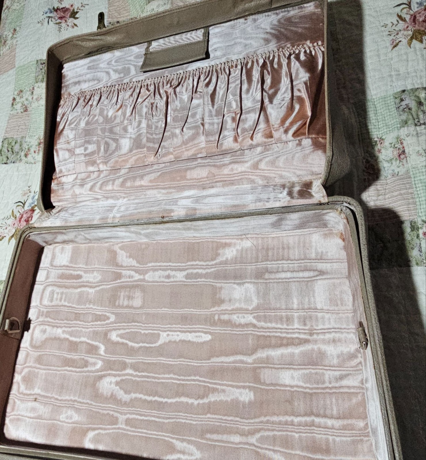 Antler Beige Soft Side Suitcase 1950s satin lined 2-tier England vtg luggage
