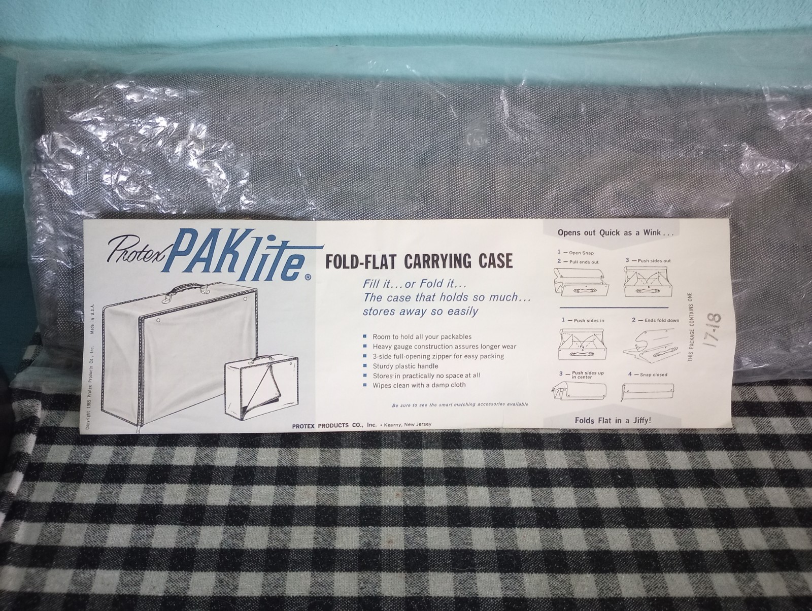 Vintage 1965 Protec Paklite Folding Carrying Case Gray Travelware Never Used 18″