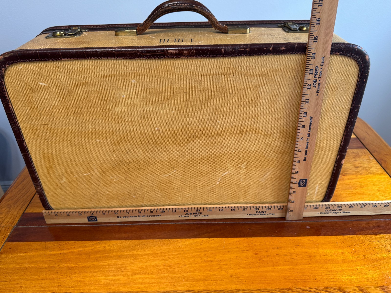 AMELIA EARHART LUGGAGE SUITCASE WITH KEYS FOR LOCKS – 24×14.5″ -TRAVEL -AIRPLANE