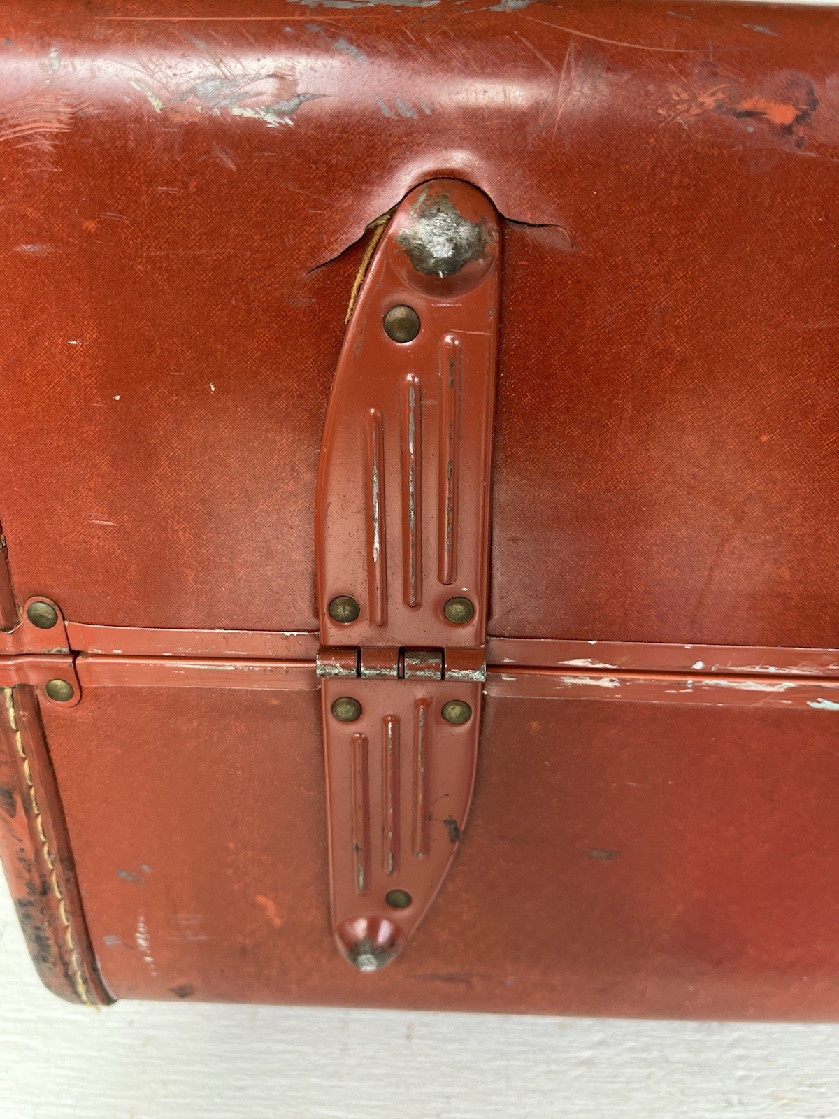 Vintage Brown Hard Shell Samsonite Suitcase Metal Locks Violet Fabric Interior