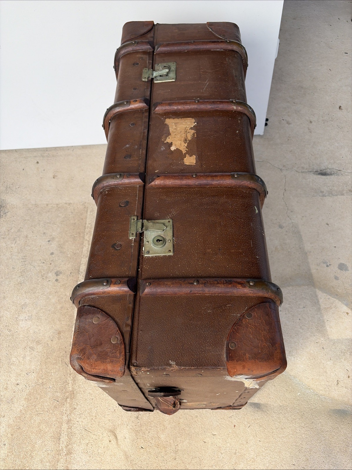 GREAT VINTAGE SUITCASE With Vintage Travel Labels Hotel Kosciusko NSW Wood Ribs