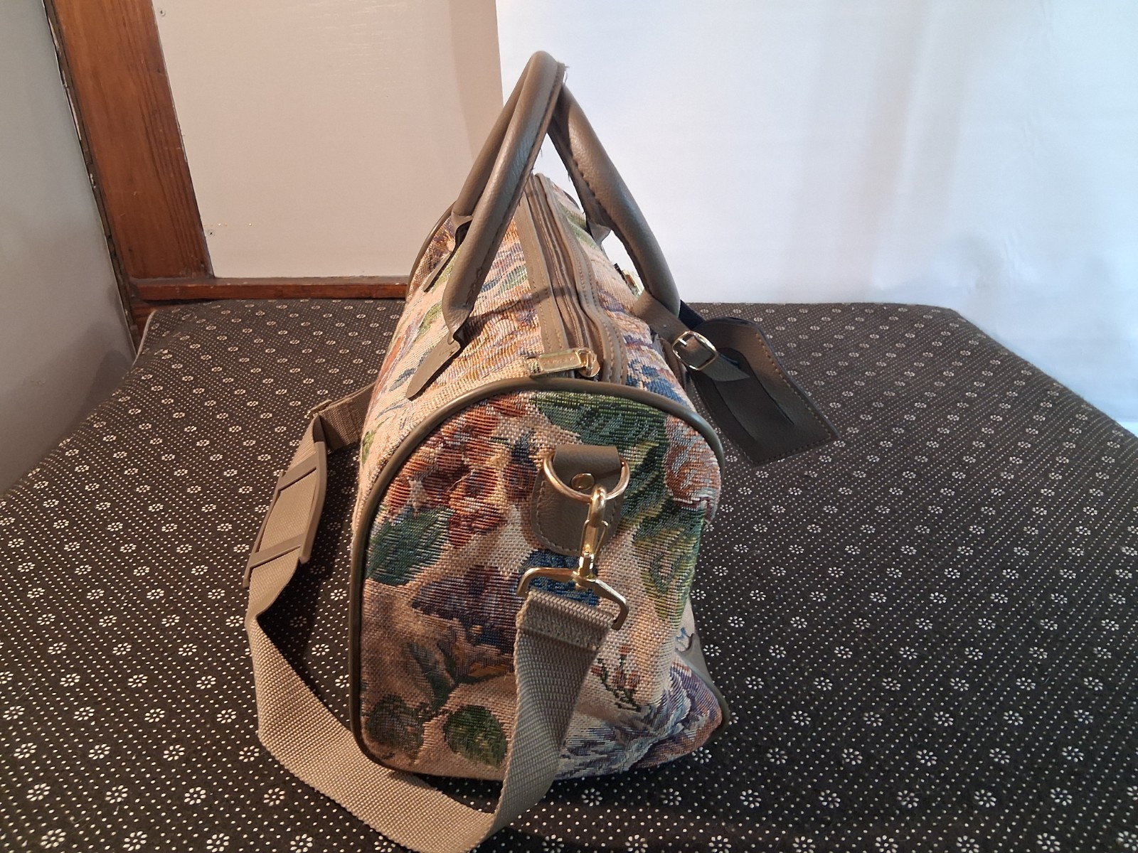 Vintage Jaguar Luggage Floral Tapestry Zip Duffel Travel Bag – 1980’s