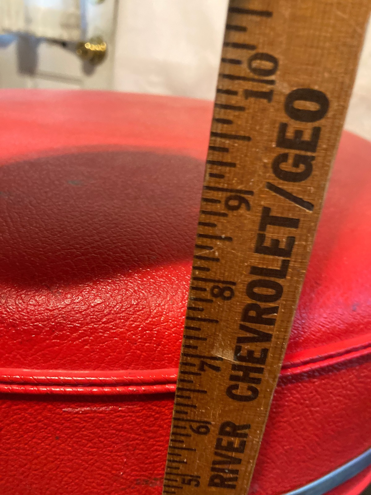 Vintage American Tourister Tiara Round Hat Box Luggage 20″ Suitcase Red Case