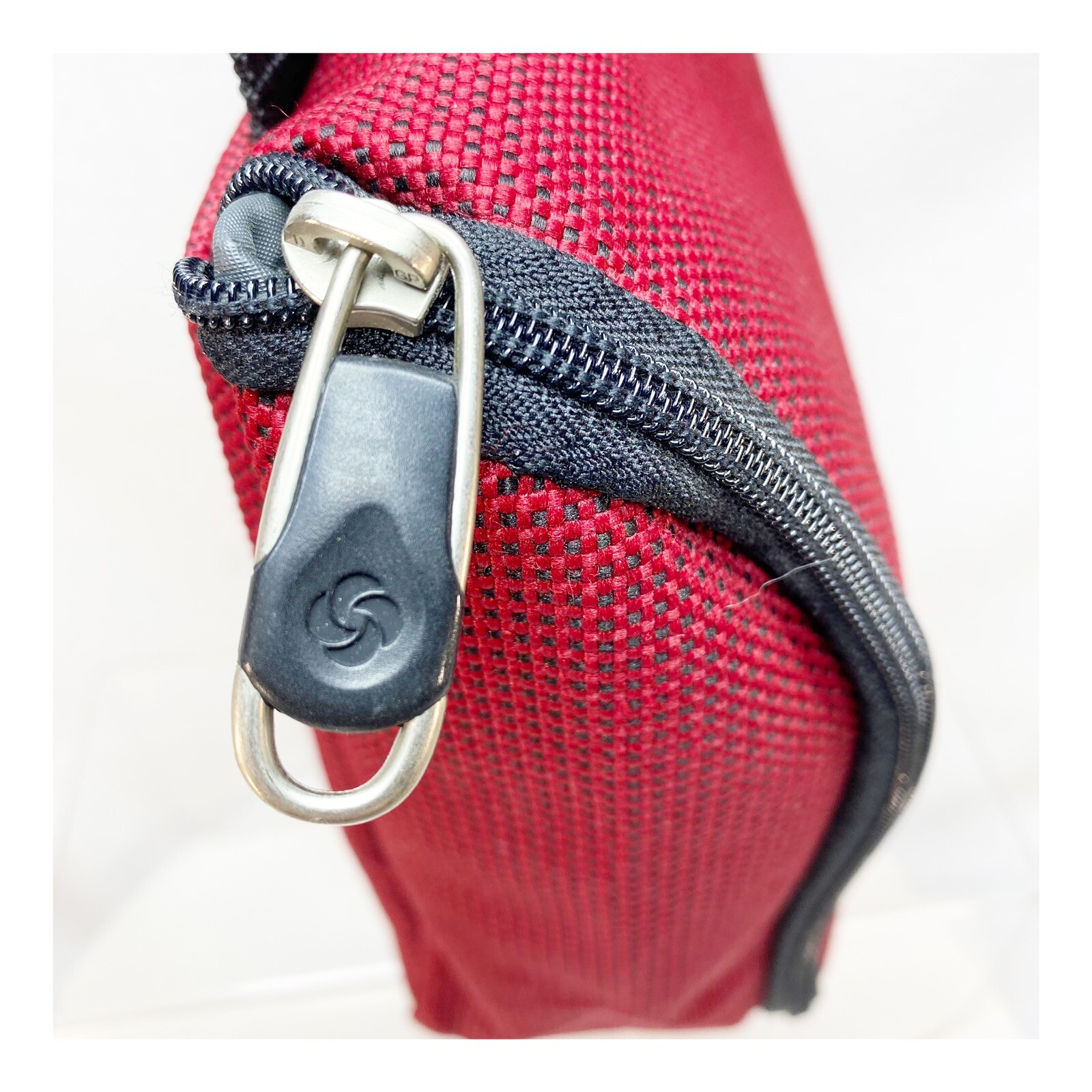 Samsonite Red Travel Multi Compartments Zippered Case with Hangers and Handle