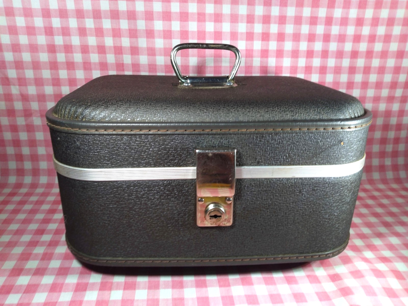 Neat Vintage Hard Side Train Case in Charcoal Grey • Fab Wanderlust Weekender