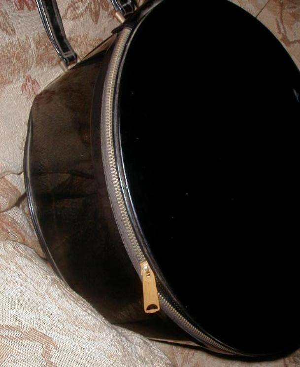 Vintage 1950’s LARK Hat Luggage Train Case Black Patent w Plaid Lining 16″