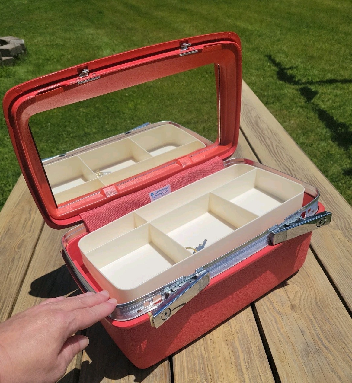 Vintage Pink Samsonite Silhouette Train Makeup Luggage Case Kitchy Make Up