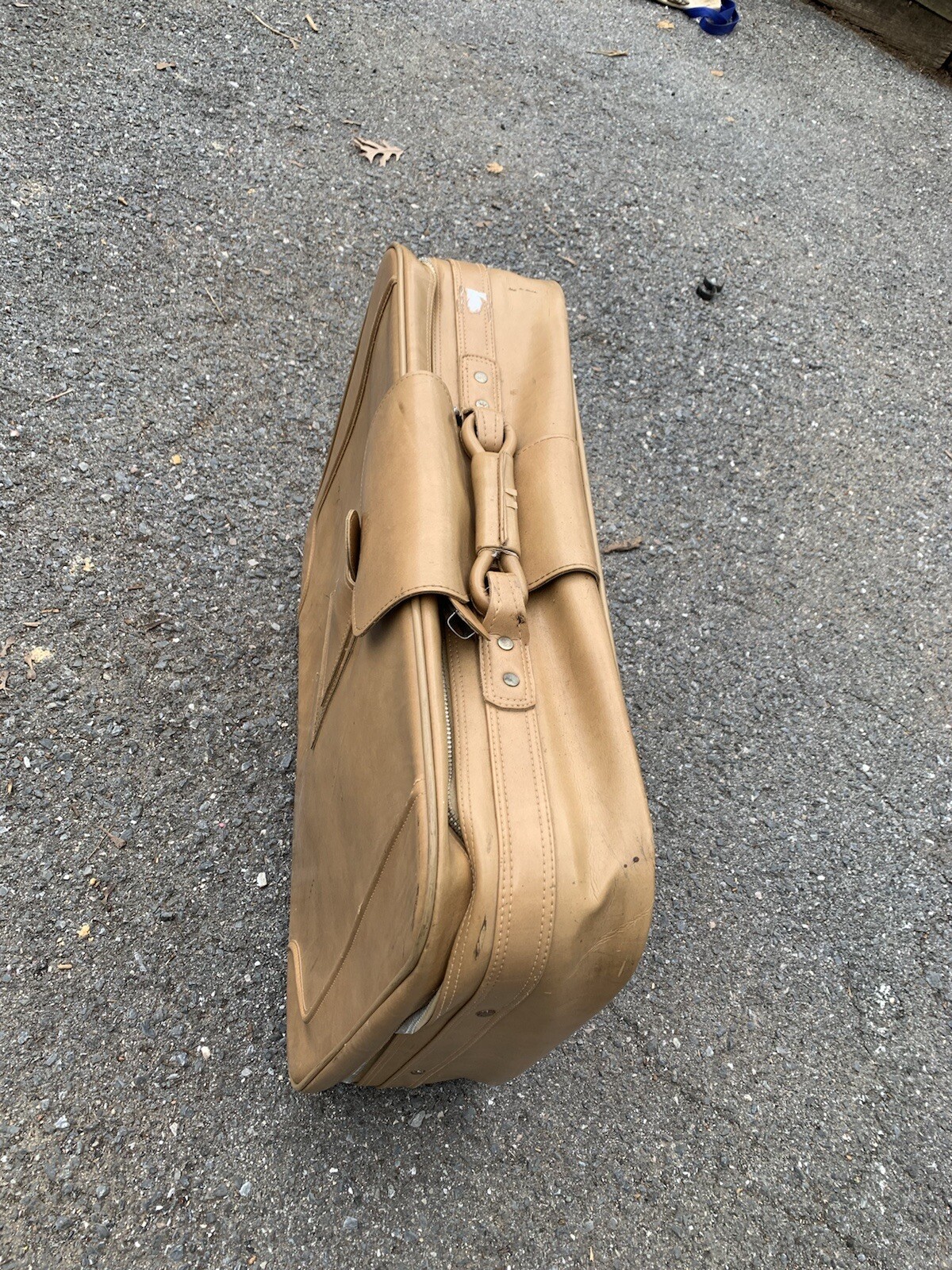 VINTAGE FINESSE BY M & M LUGGAGE MEDIUM SIZED Yellow SUITCASE 27”x 18”x9” Taiwan