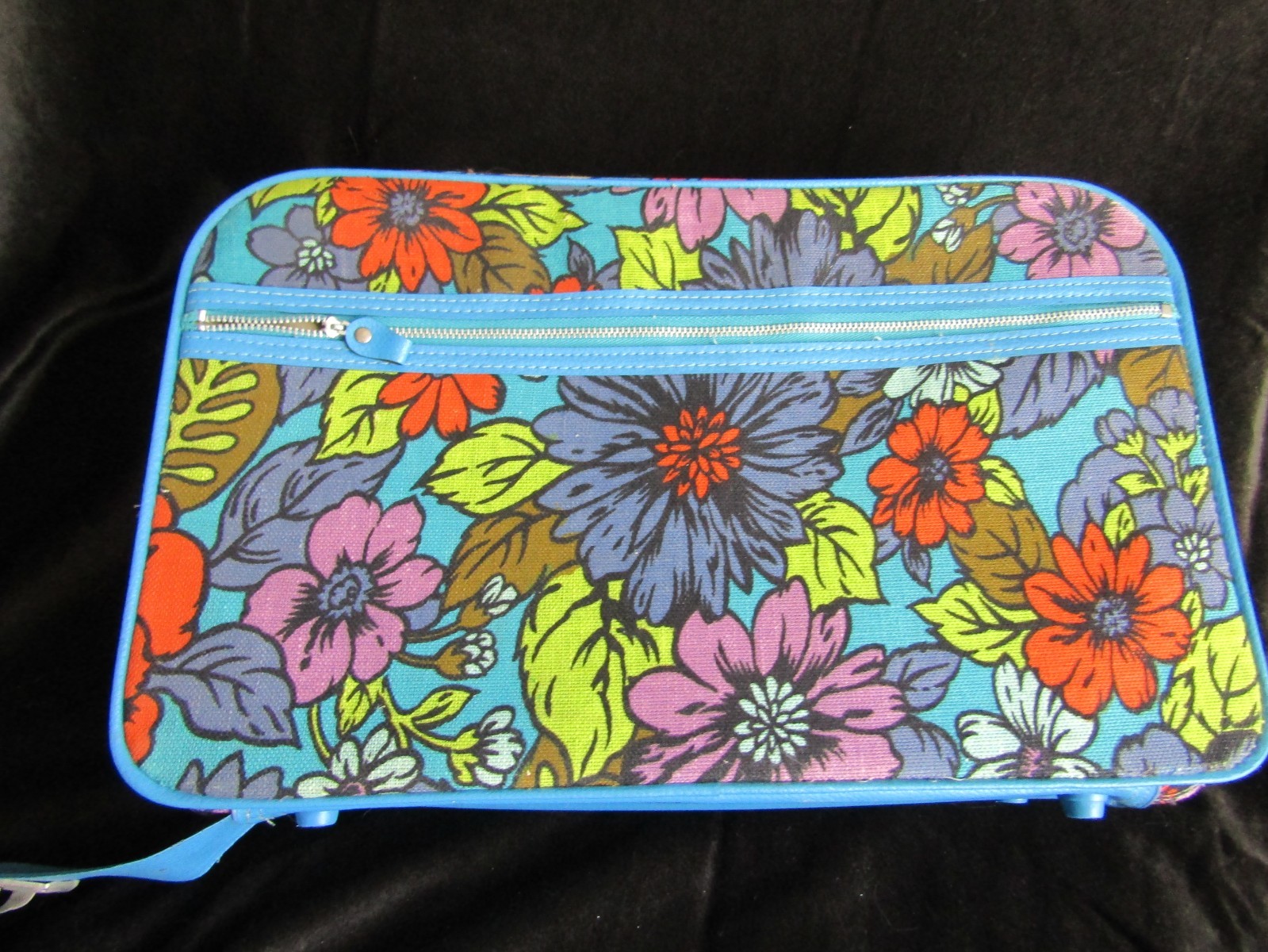 Vintage 1970s Suitcase Bantam Travelware 16″ x 9.75″ x 3.5 Made in Korea