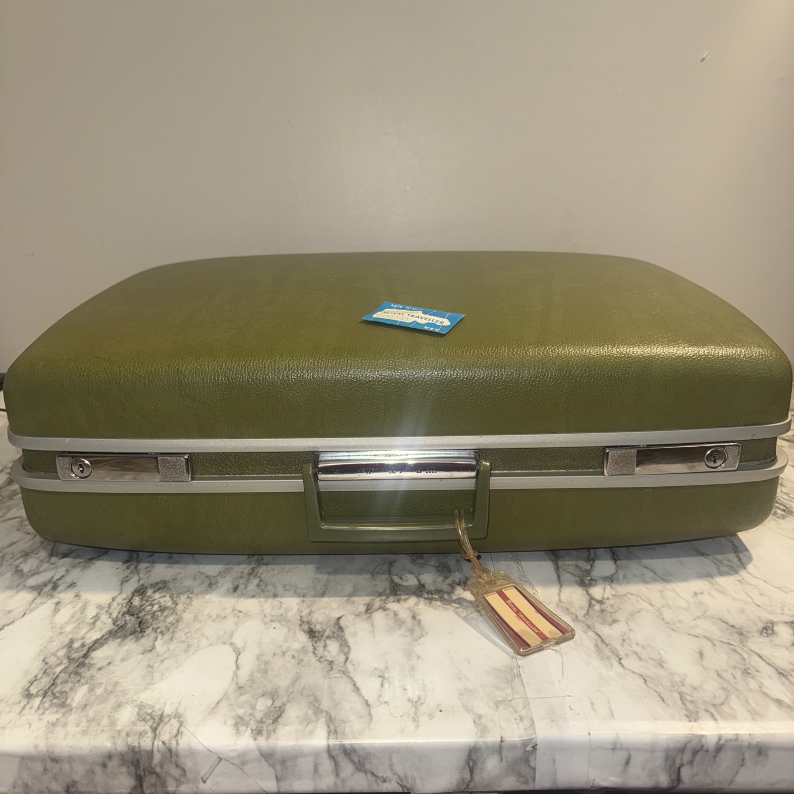 Vintage Royal Traveller Medalist Hardcase Suitcase Olive Green 20″ Retro Luggage