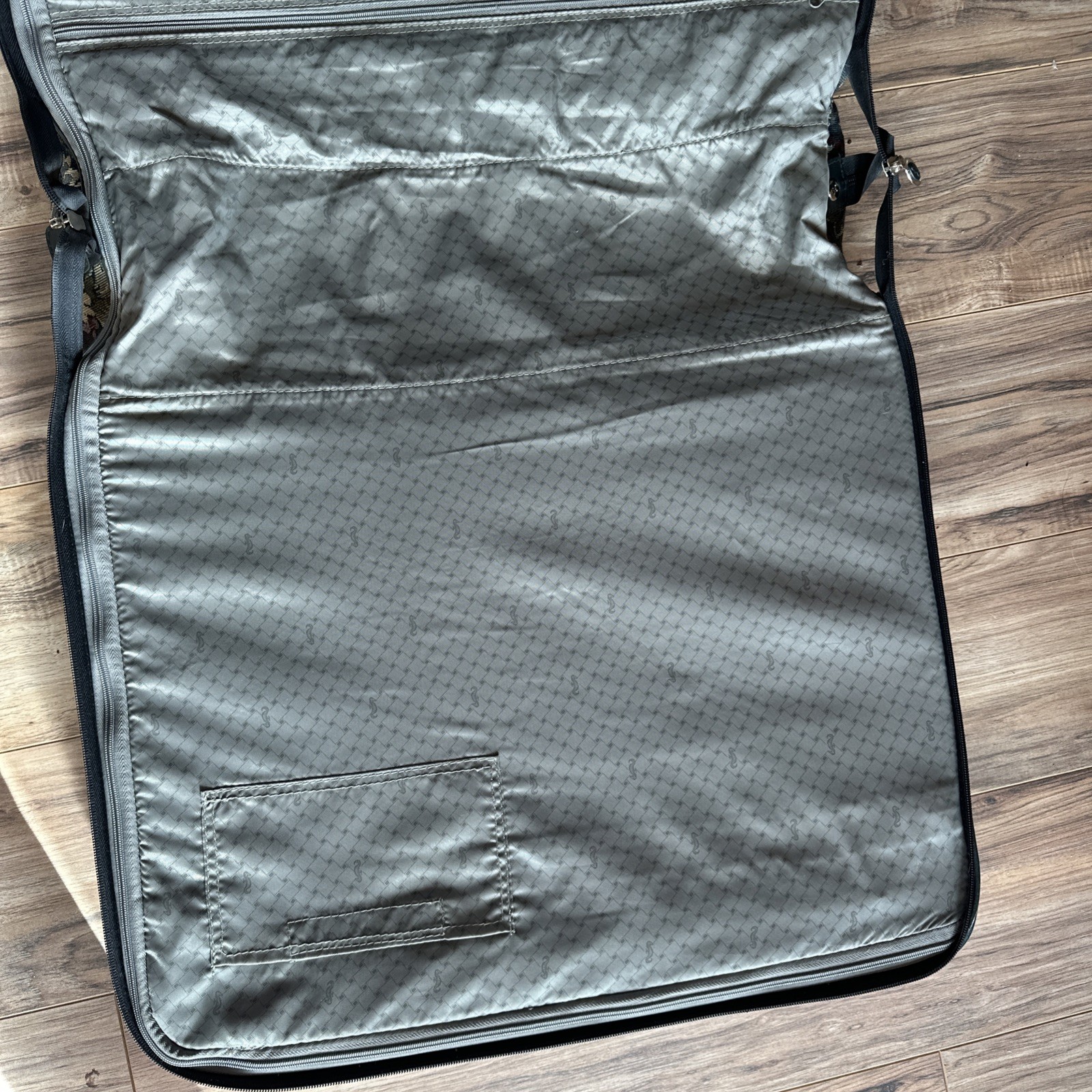 ATLANTIC LUGGAGE Tapestry Vintage Wheeled Garmet Bag Suitcase Upright Pullman