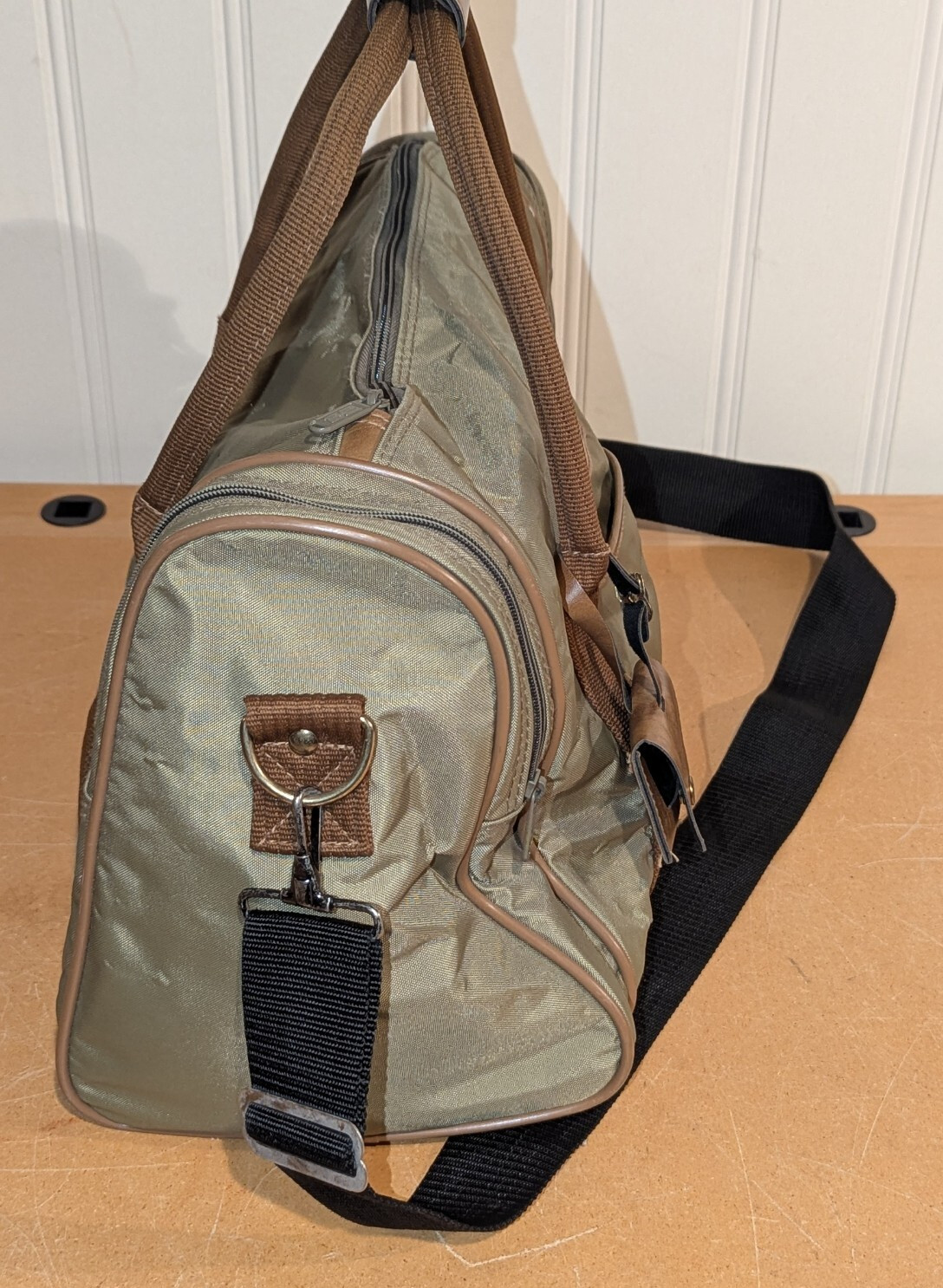 VTG Amelia Earhart Luggage Carry on Overnight Duffle Shoulder Bag Olive Green