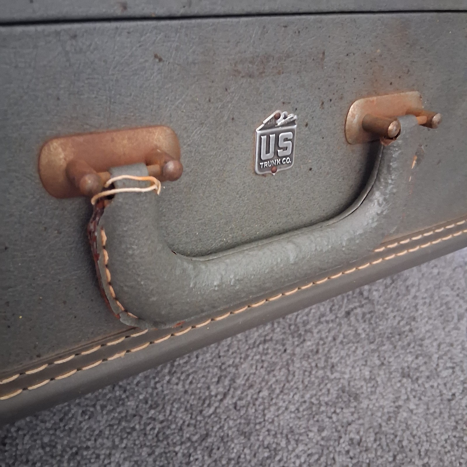 Vintage 1950s US Trunk CO Hardside Travel Suitcase Lined w Logo Accent