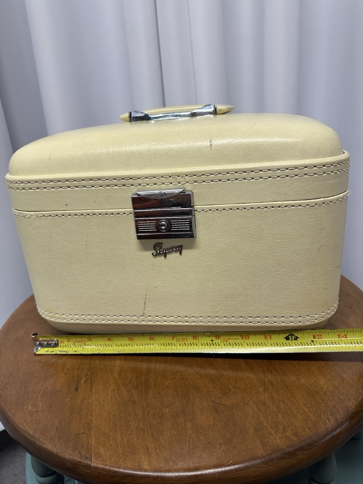 Vintage Skyway Train Case 14x10x9 Ivory Cream Off White Keys Good Condition