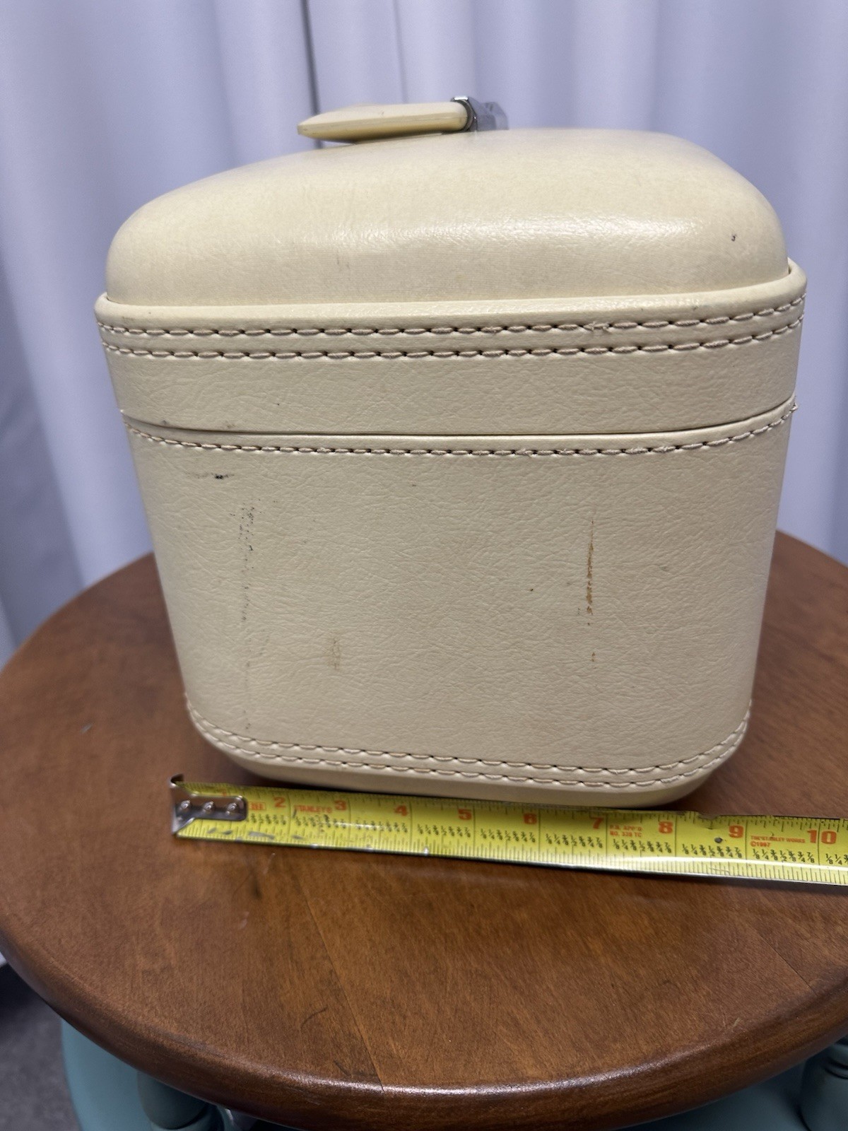 Vintage Skyway Train Case 14x10x9 Ivory Cream Off White Keys Good Condition