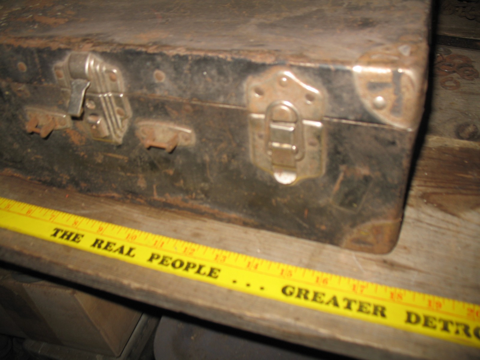 VTG METAL WOOD LINED SUITCASE TRUNK SALVAGE DISTRESSED CABIN PROP ART FARM DECOR