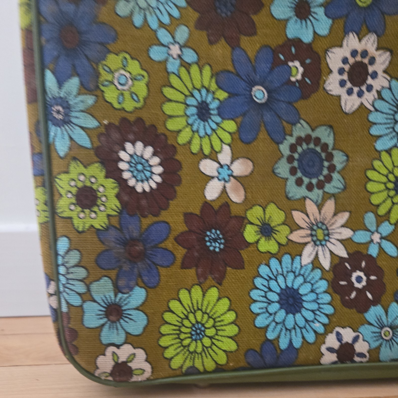 1960s Vintage Bantam Travelware Green Floral Mod Pattern Suitcase Luggage Japan