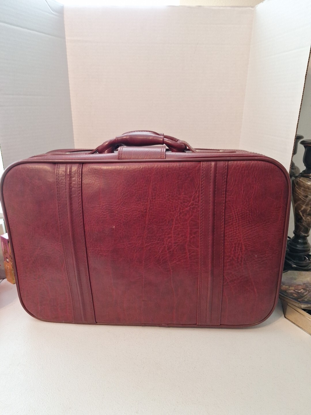 Vintage Classic World Traveler English Style Red leather look suitcase Luggage