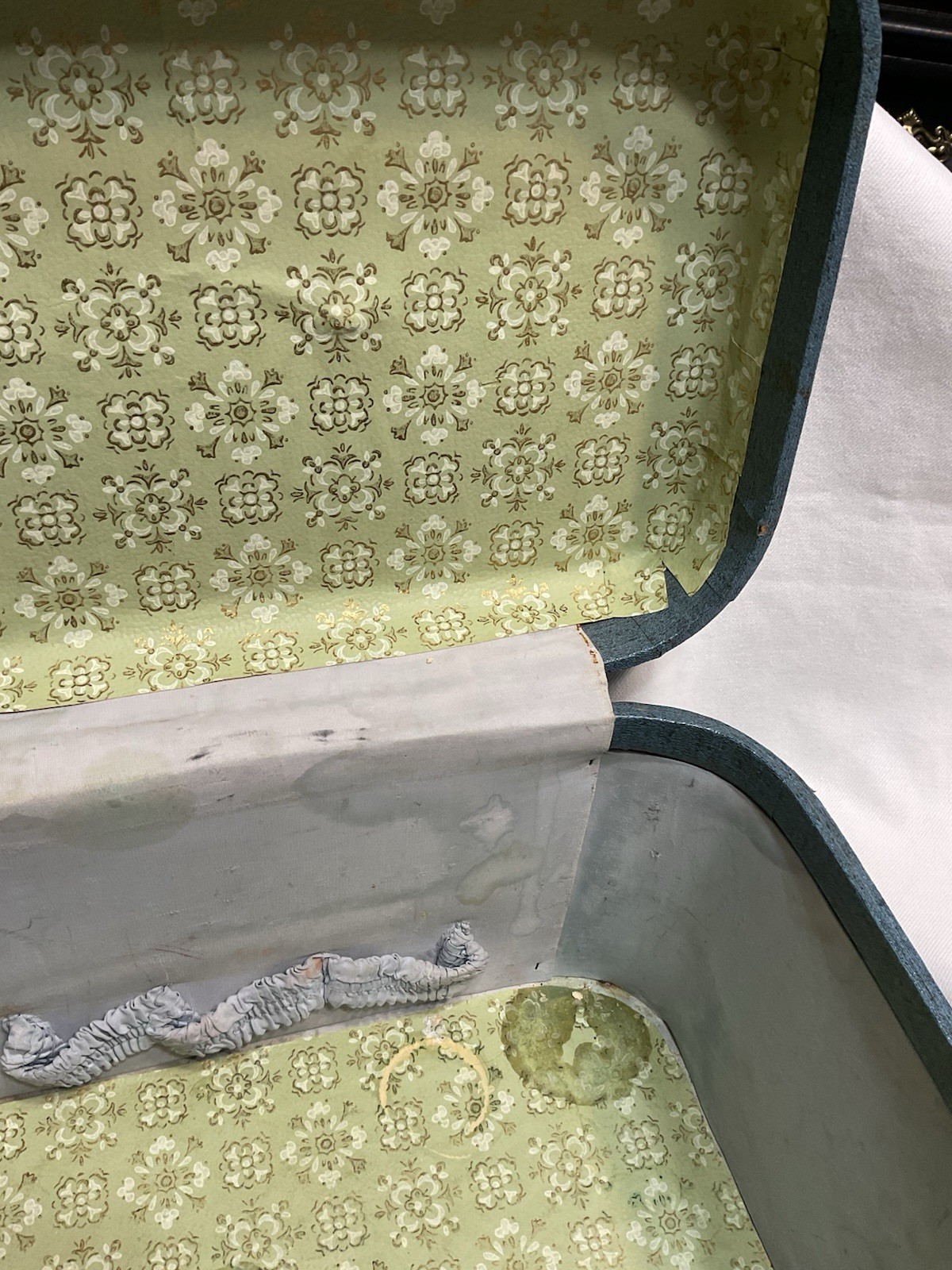 Vintage Hard Shell Blue Overnight Train Makeup/Storage Case no key