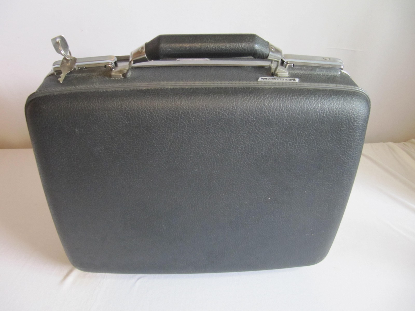 VTG American Tourister Tri-Taper Black Hard shell Suitcase Luggage-16x6x12-w/Key